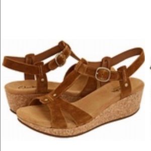 CLARKS Wellfeet Tbar Suede Wedge Sandals 7 EUC